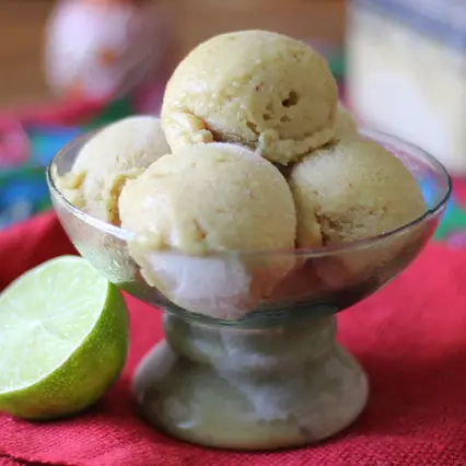 Sorvete de limão sem leite, sem glúten, vegano, sem açúcar e sem adoçantes, adoçado com frutas e baby friendly