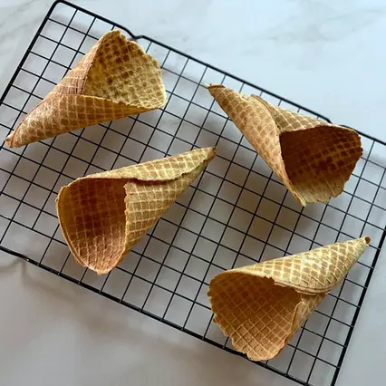 Casquinha de sorvete sem leite, sem glúten, vegan, sem açúcar e sem adoçantes, adoçada com frutas e baby friendly