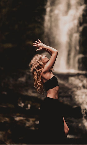 Reconnexion au corps et bien-être holistique féminin