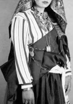 le Maryoul Fadhila porté de manière traditionnelle
