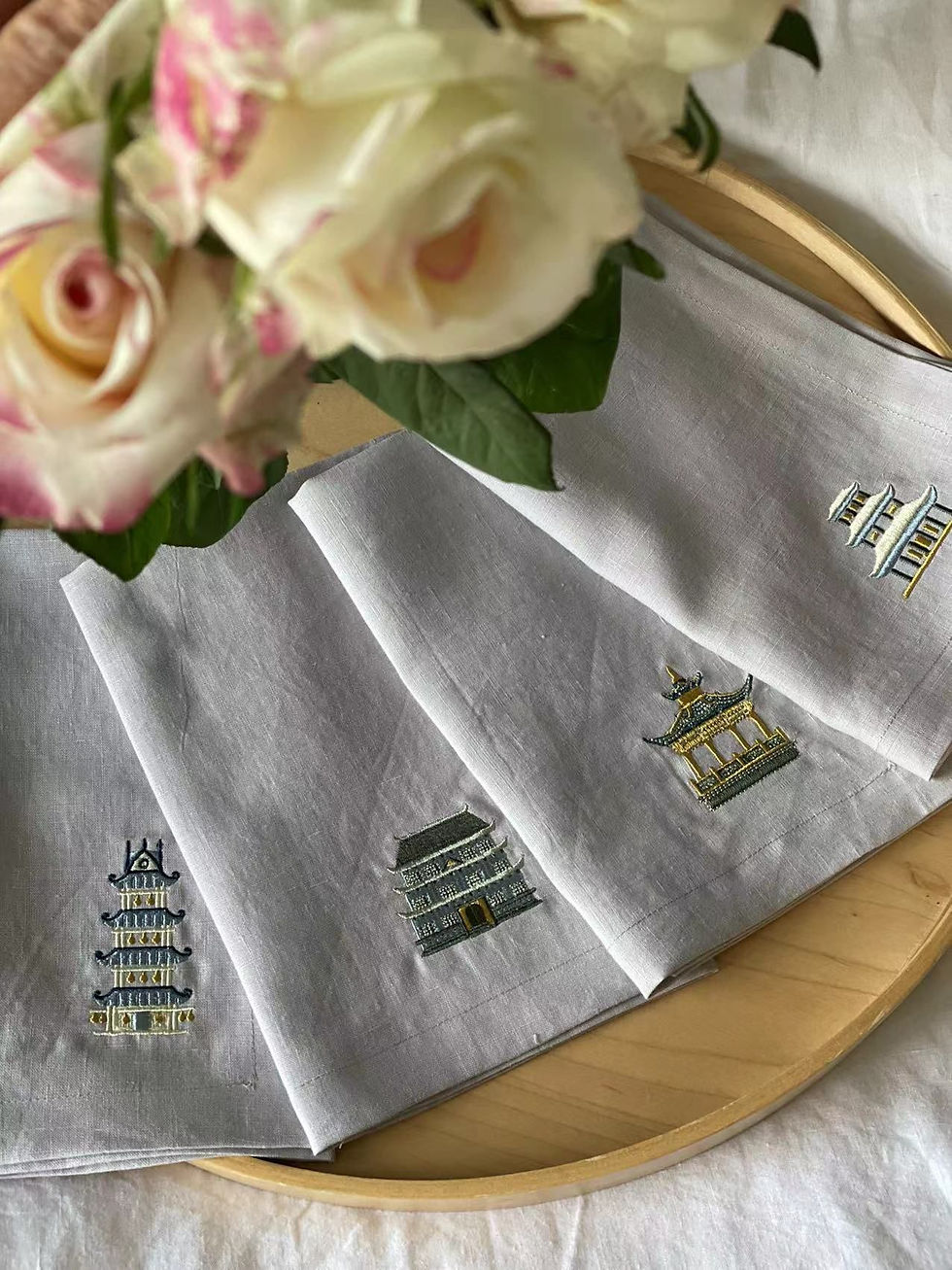Miniature : Set de 4 serviettes de table en lin brodées