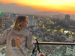 Une nouvelle newsletter, le portrait d'une Voyageuse amoureuse du Népal, le foulard en cachemire Paisley, un voyage à Katmandu et la découverte de l'artisanat népalais...