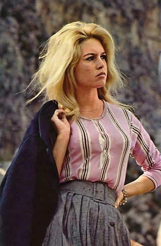 Brigitte Bardot sur le tournage du Mépris portant un Fadhila