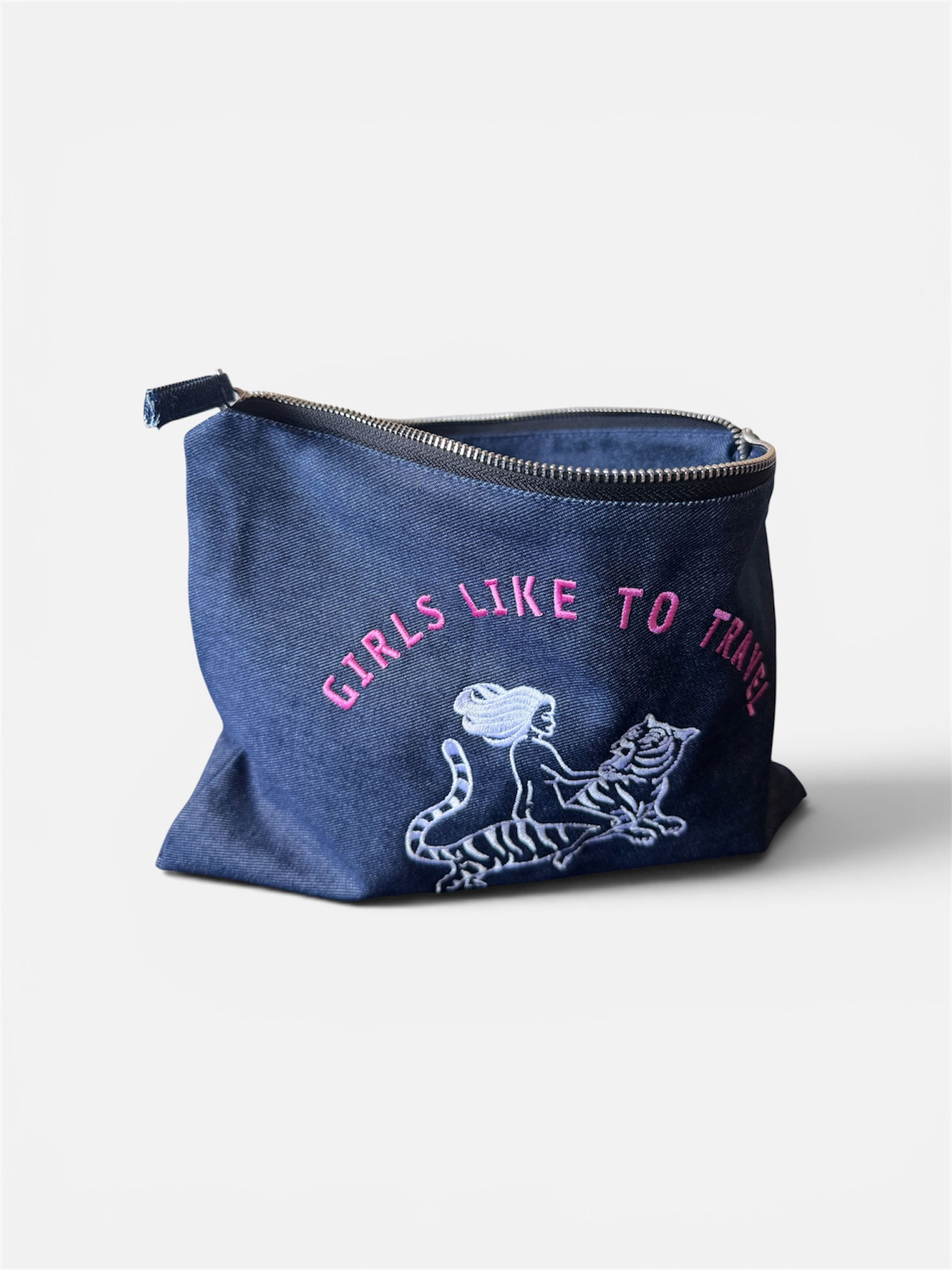 Pochette de voyage denim brodée