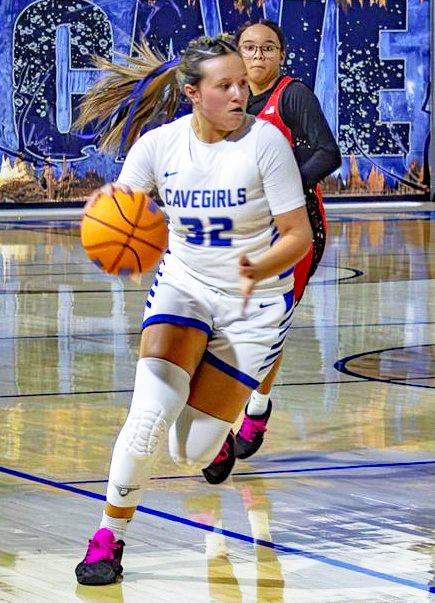 Cavegirls Knock Off Wildcats, 26-24