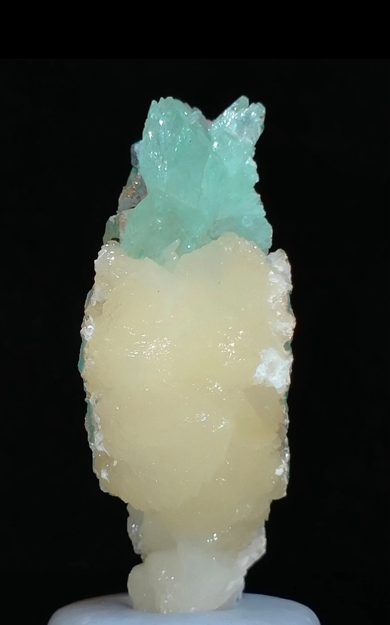 Green Apophyllite & Stilbite crystal cluster mineral specimen India 367ct