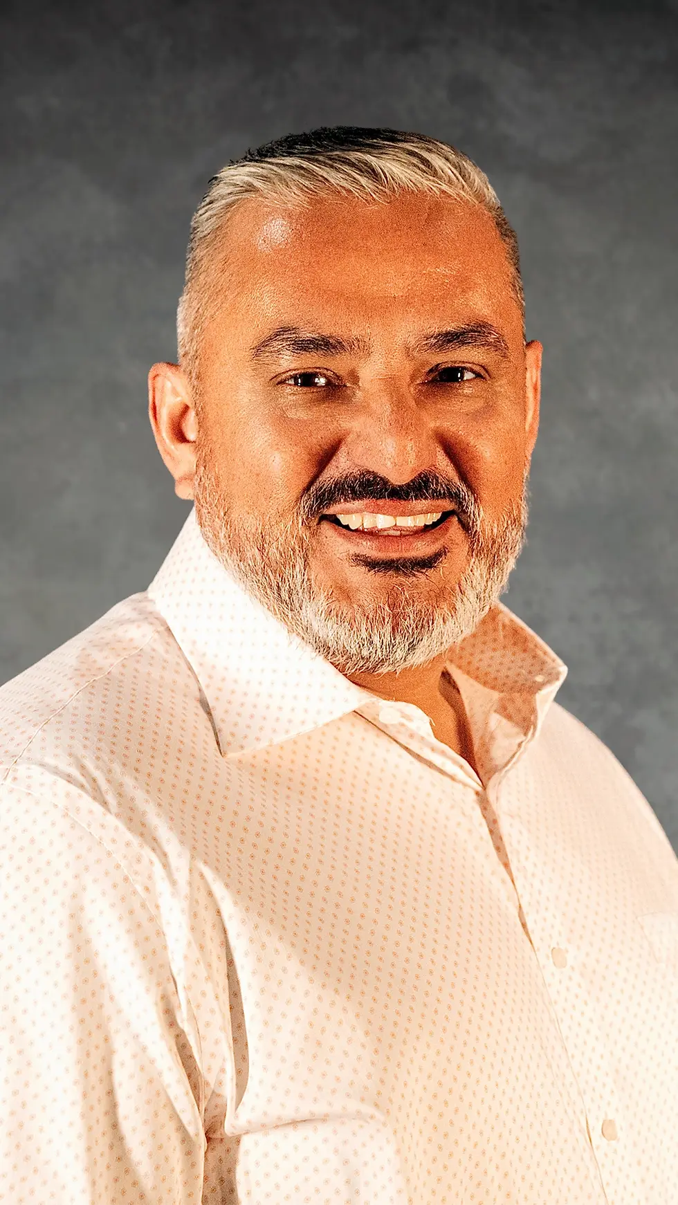 Edgar Larios headshot