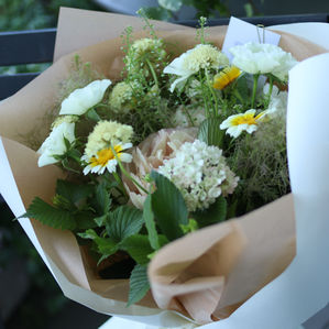 芍薬とマムと