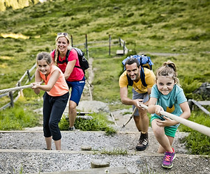 saalbach-sommer-familie-bergkodok-c-mirja-geh (14).jpg
