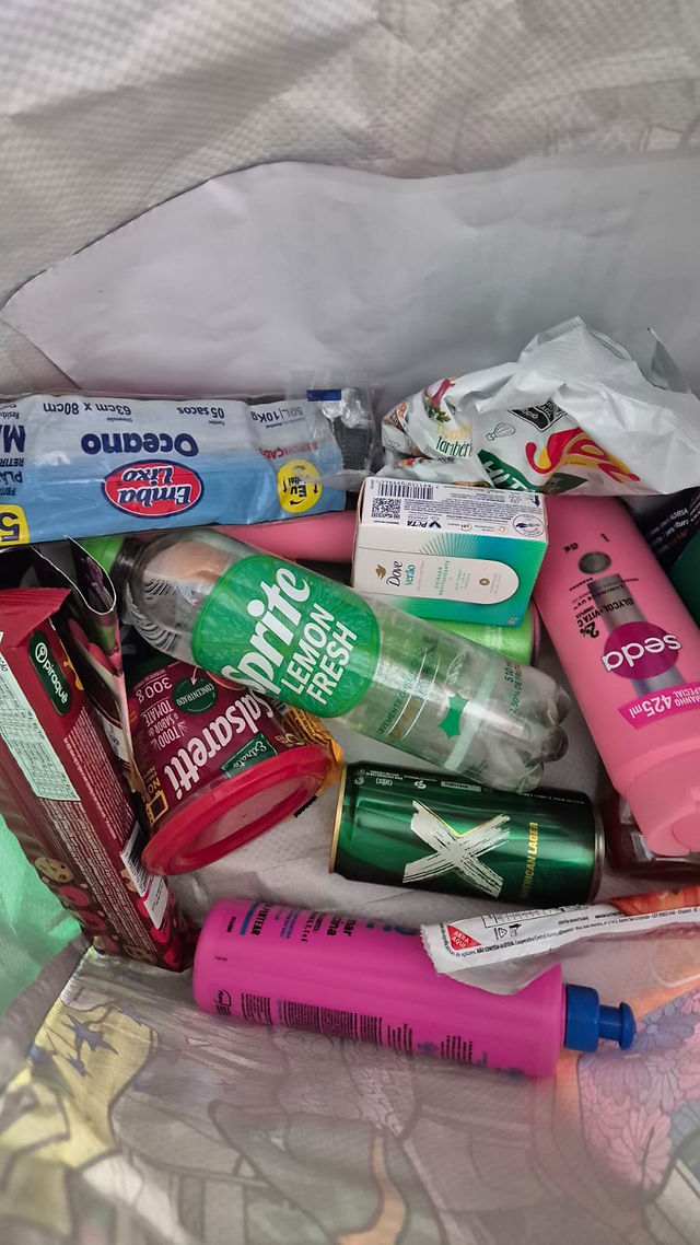 Sacola de mercado brinde com produtos dos patrocinadores 