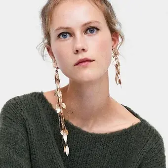 Thumbnail: Non Aligned Long Leaf Faux Foliage