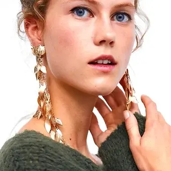 Thumbnail: Non Aligned Long Leaf Faux Foliage