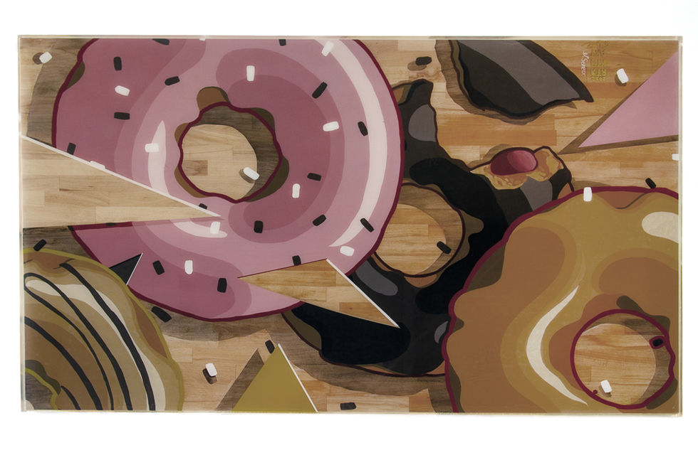 Kompakter Tisch ( 150 x 90 cm) aus Buchenholz mit handgemaltem Donut-Design in lebendigen Farben, glänzend versiegelt