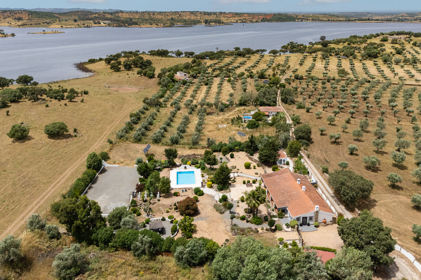 Real Estate Photography in Alentejo: Capturing a Lakefront Estate in Ourique