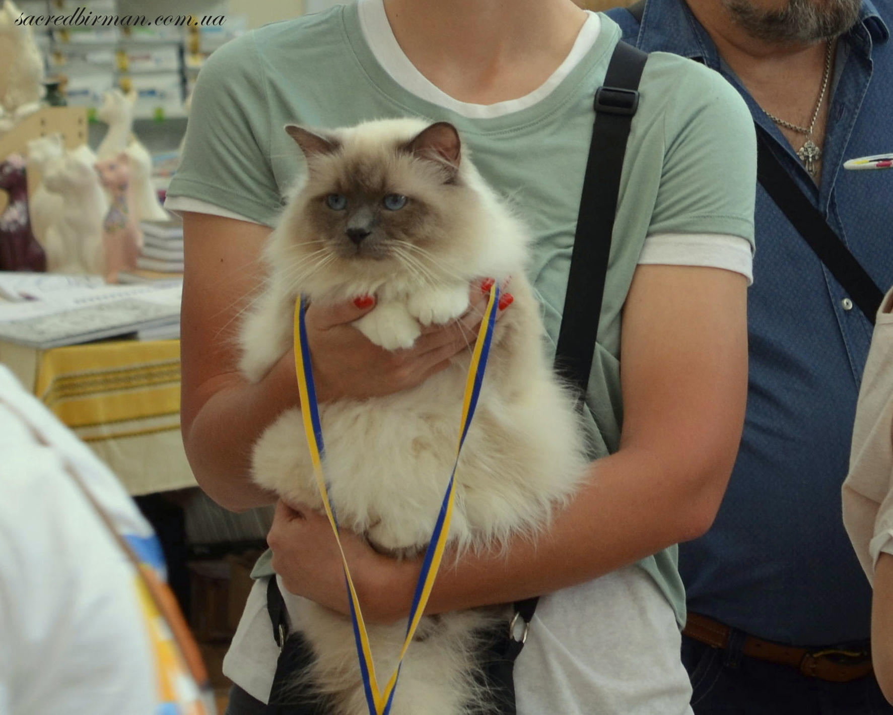 Бобби с медалью