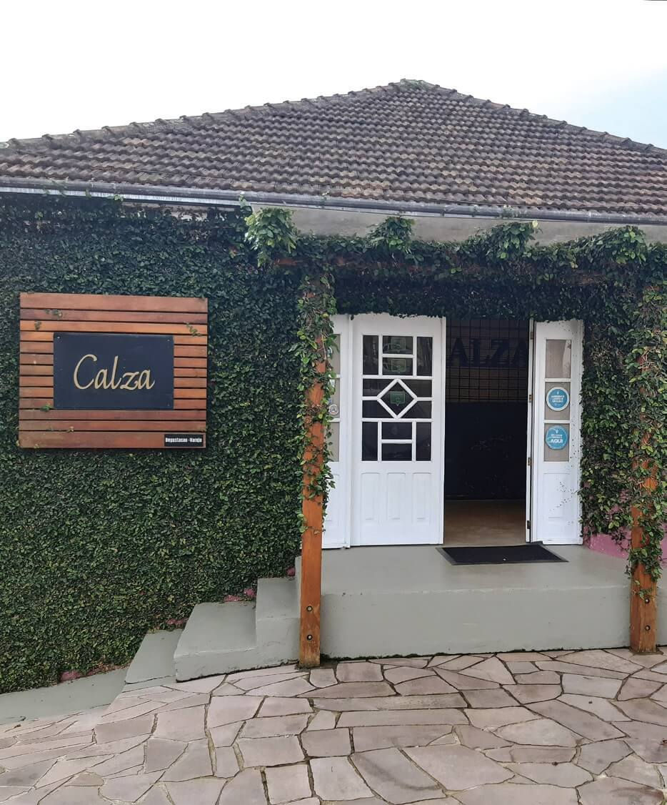 Entrada da pequena casa Calza