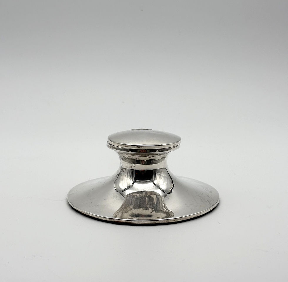 A hallmarked Art Deco silver inkwell