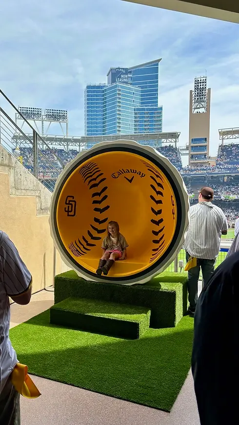 Chrome-Tour-Petco-Ball-Op-1080x1920-06.webp