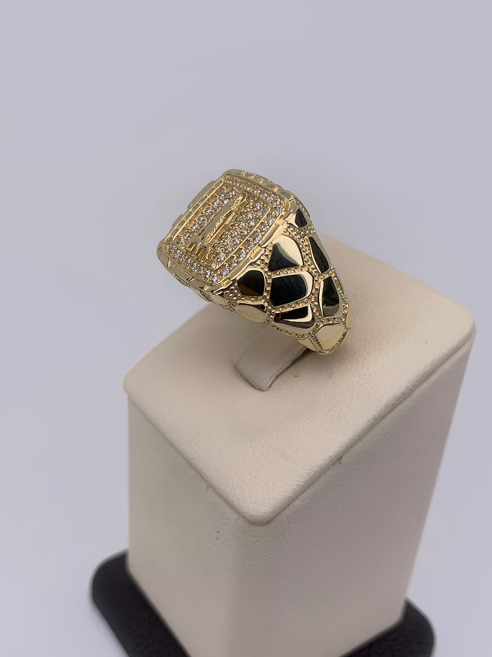 Thumbnail: San Lazaro Ring with nuggets desing on the sides 14k. Size 11