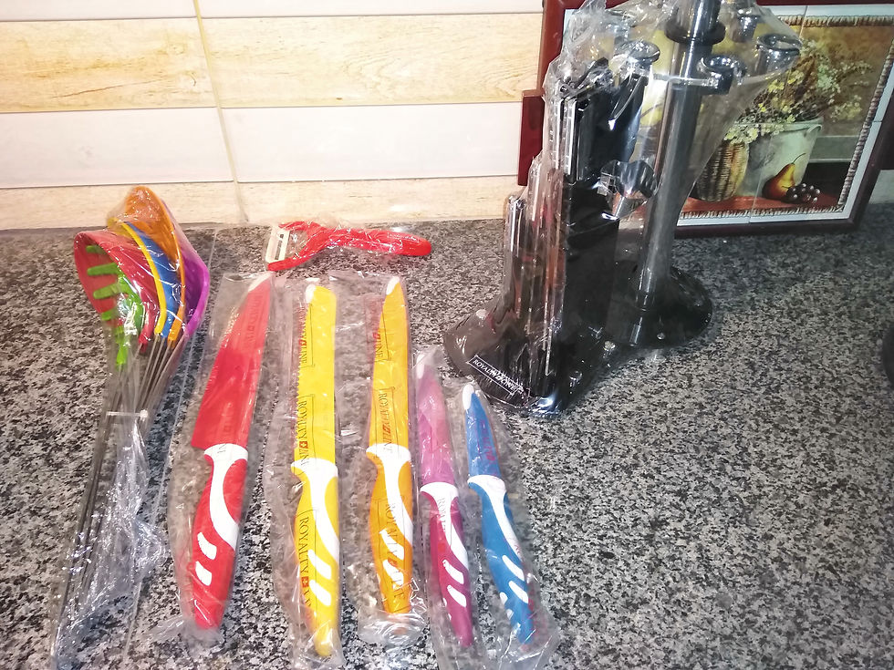 Thumbnail: Royal knife with peeler in acrylic stand