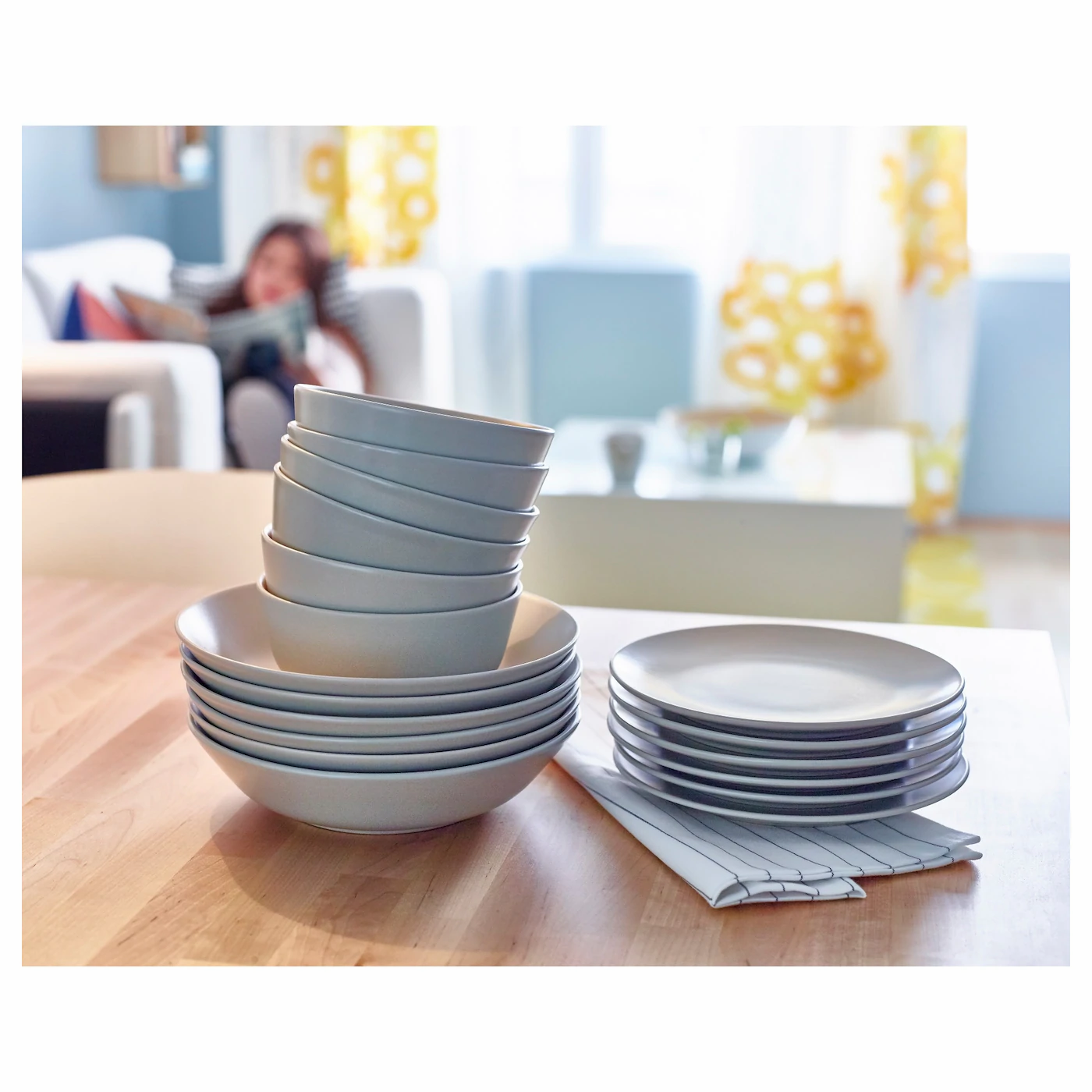 DINERA 
18-piece service, beige