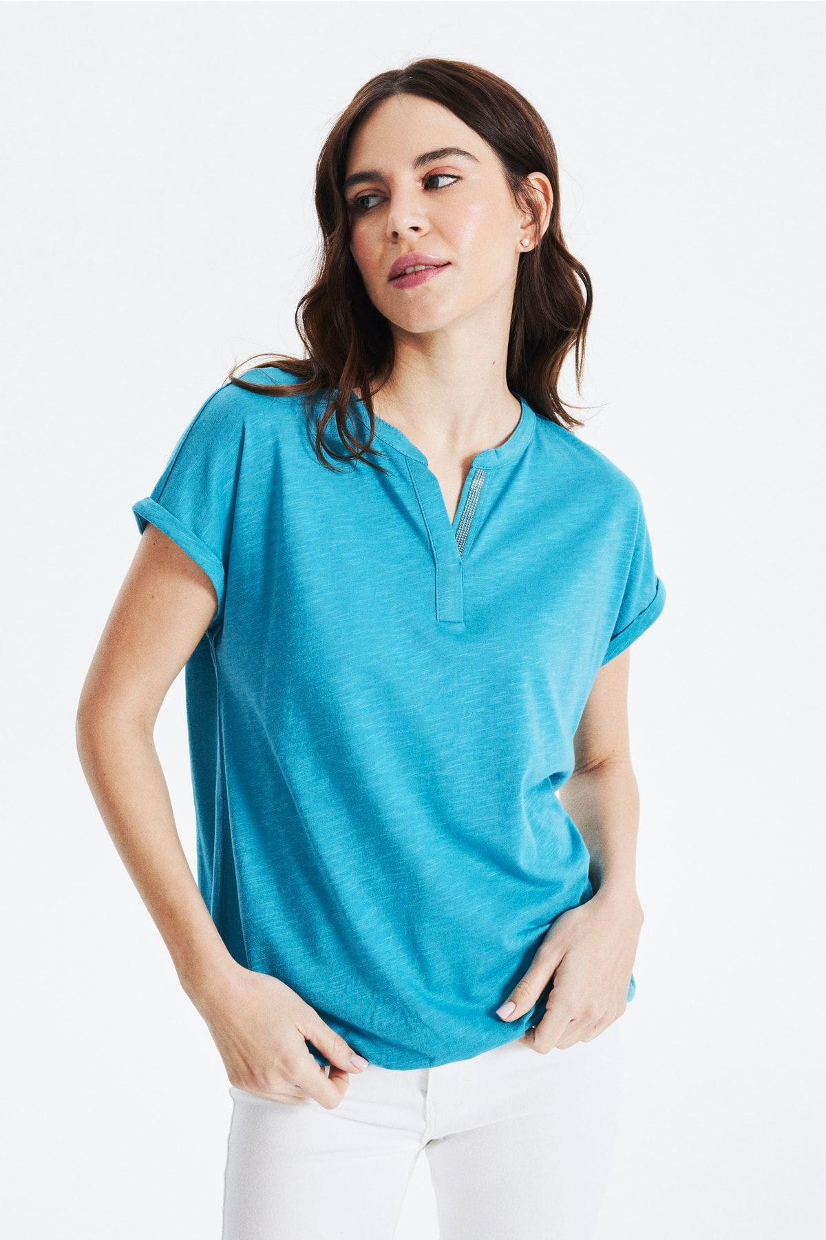 Oversize Taşlı Yakalı Yumuşak Flamlı Tişört