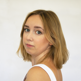 Chloe Headshot