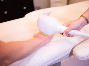 The Do’s and Don’ts of Laser Hair Removal: Your Complete Guide to Smooth, Confident Skin