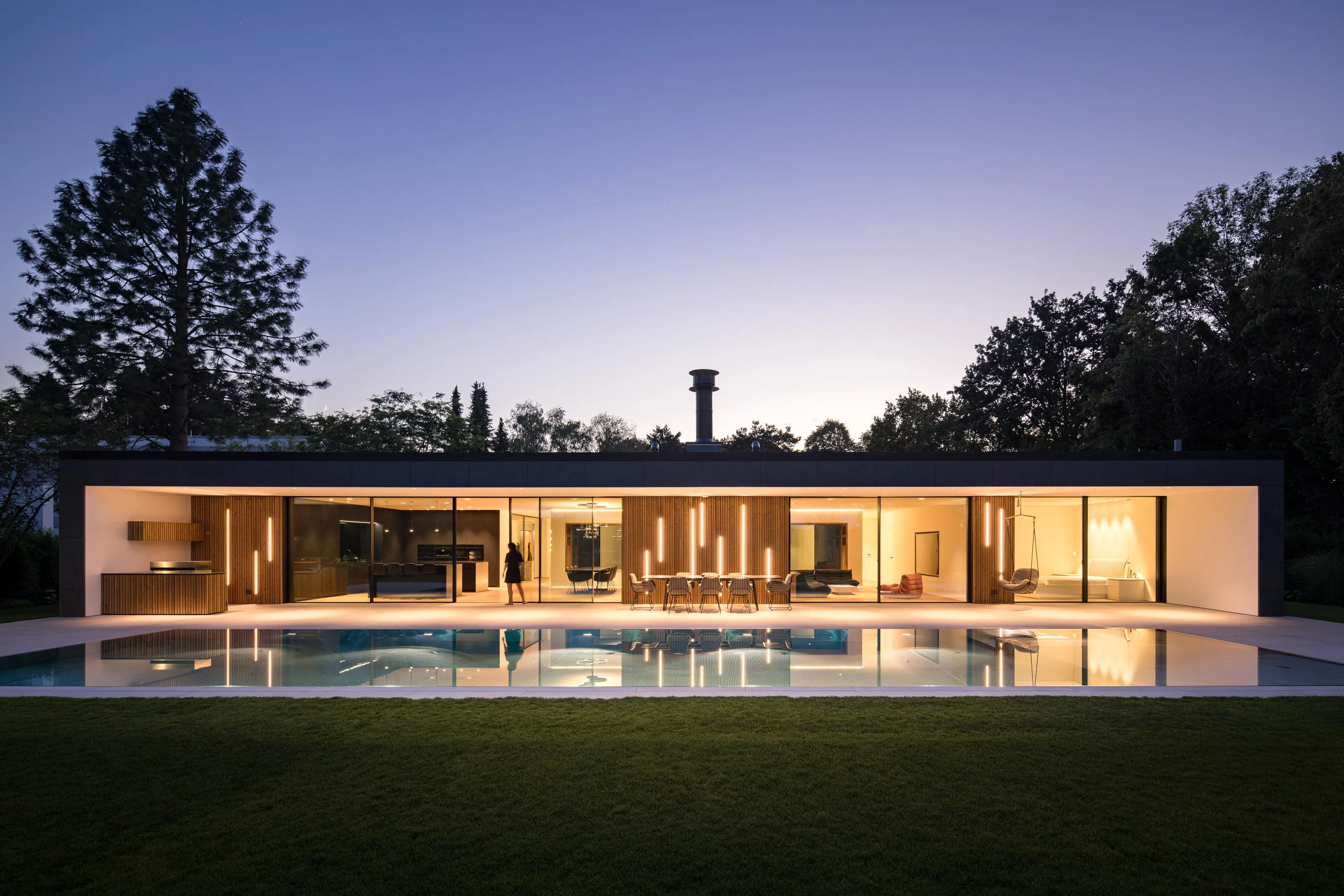65df54ae7f9626fbba1d645f_architekturfotograf-darmstadt-moderne-villa-mit-pool-2.webp