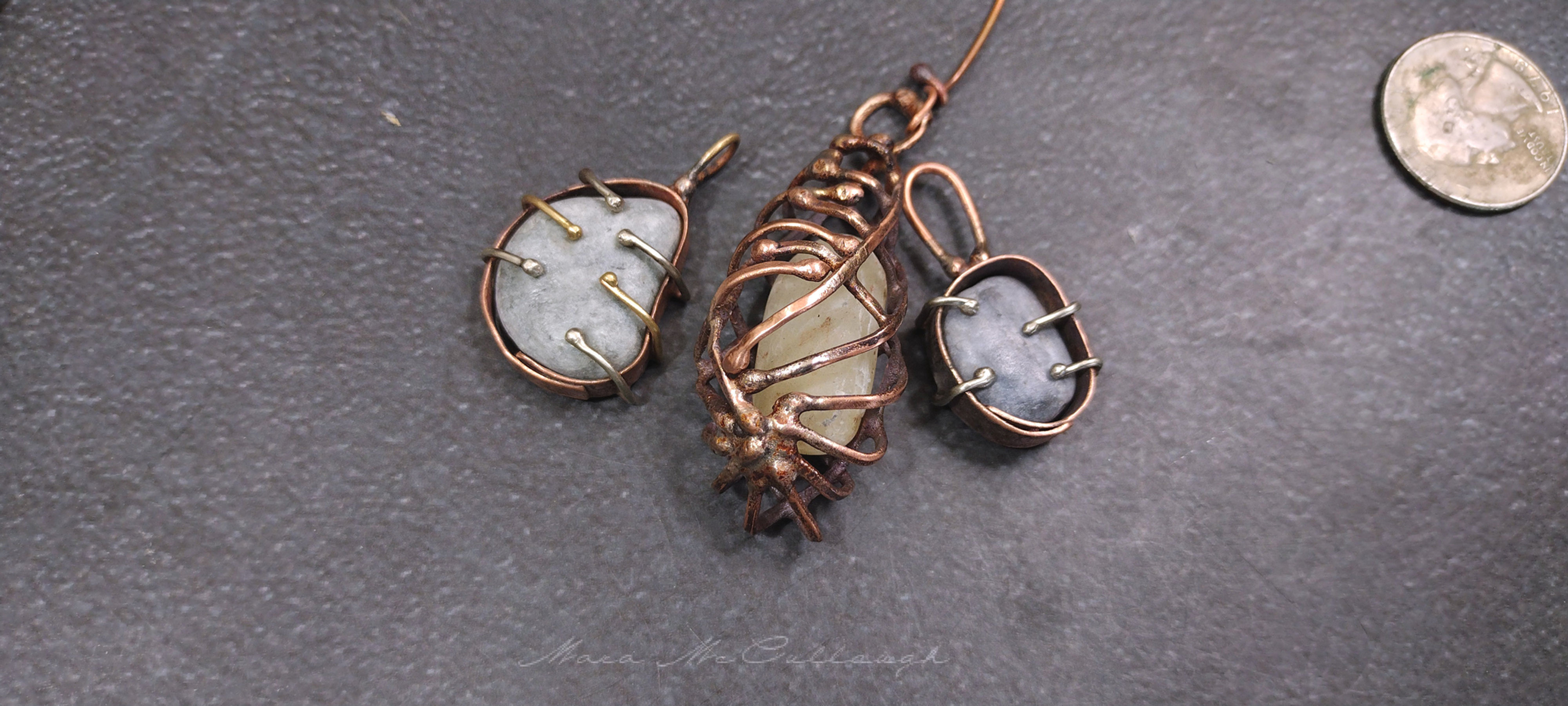 Pod cage and pendants set
