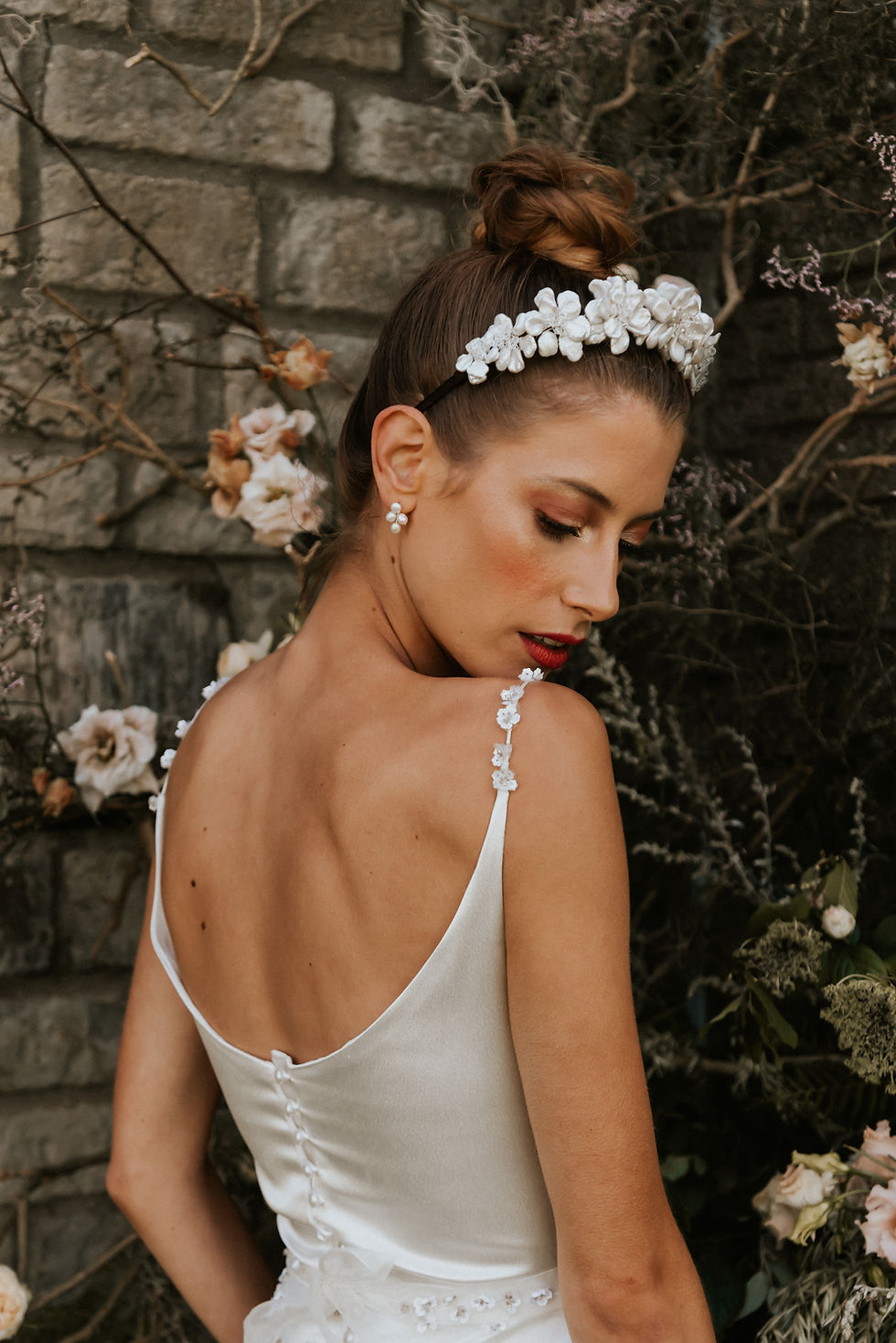 Miniatyrbild: Back View of Milan Wedding Dress with Scoop Back and Delicate Straps