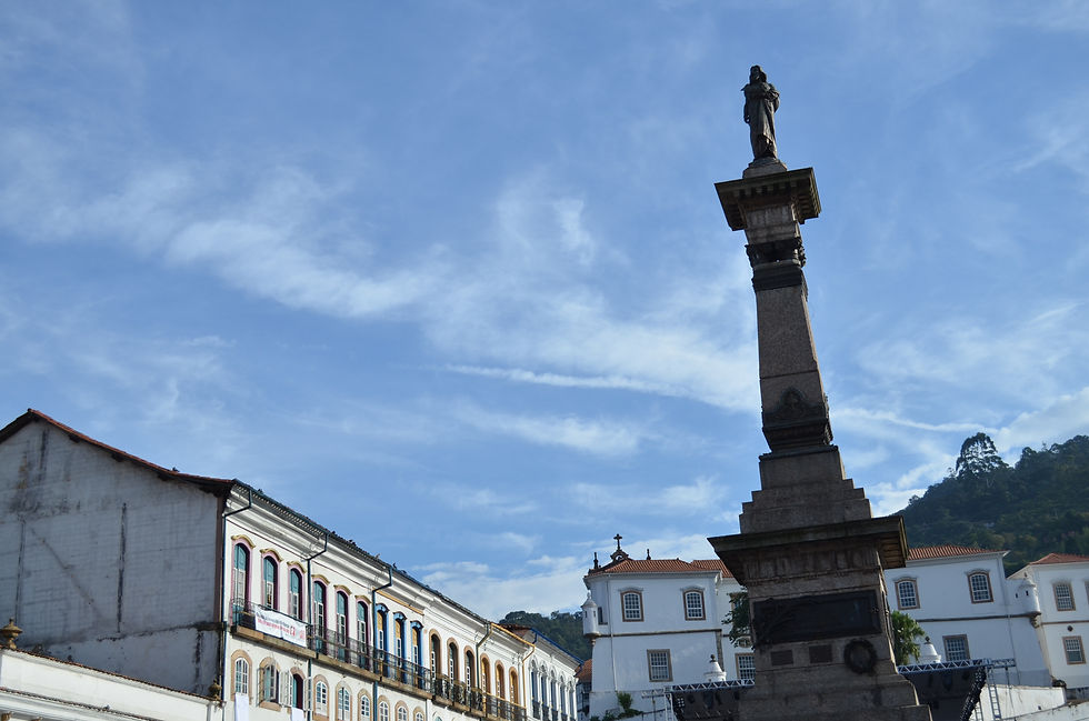 Obelisco do Tiradentes, na Praça Tiradentes, em Ouro Preto. Foto: Anna Maria Toledo