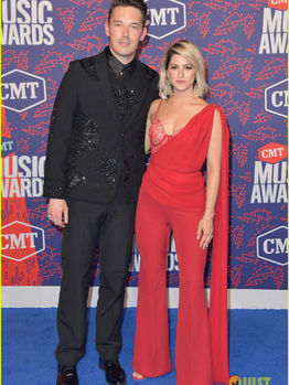 cassadee-pope-lauren-alaina-cmt-music-awards-15.jpg