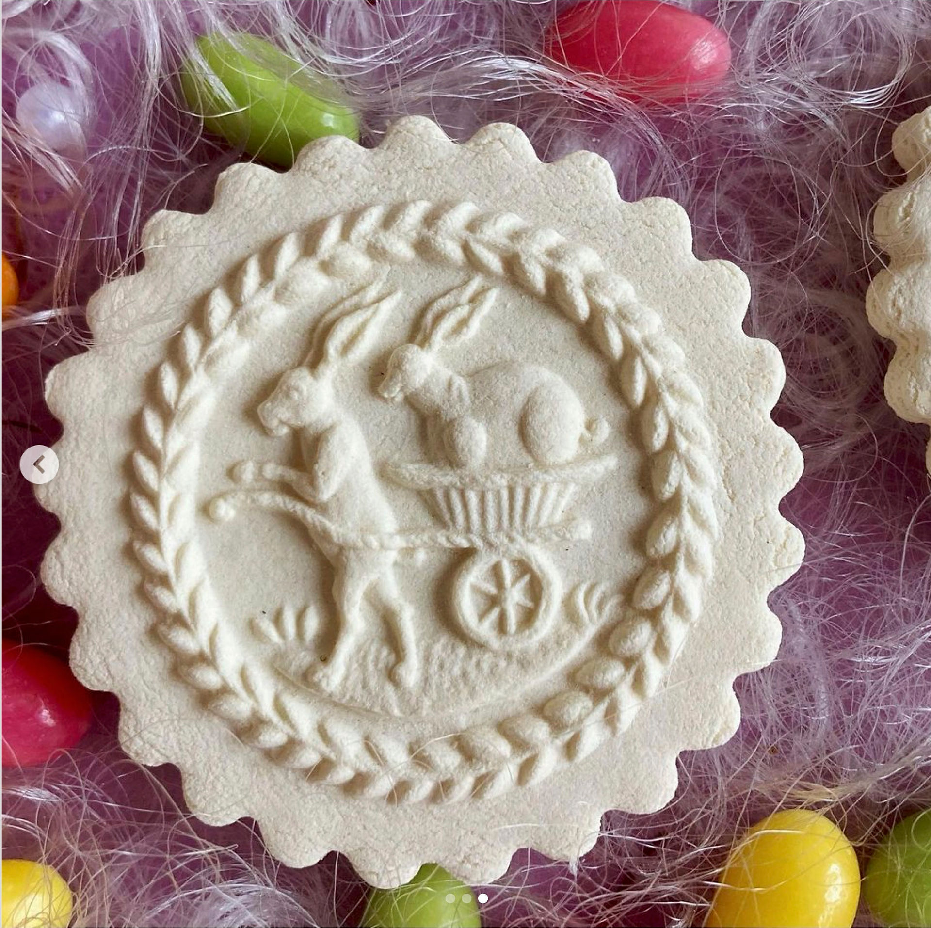 AP 6127 Easter Bunny Rabbit carrying bunny springerle mold