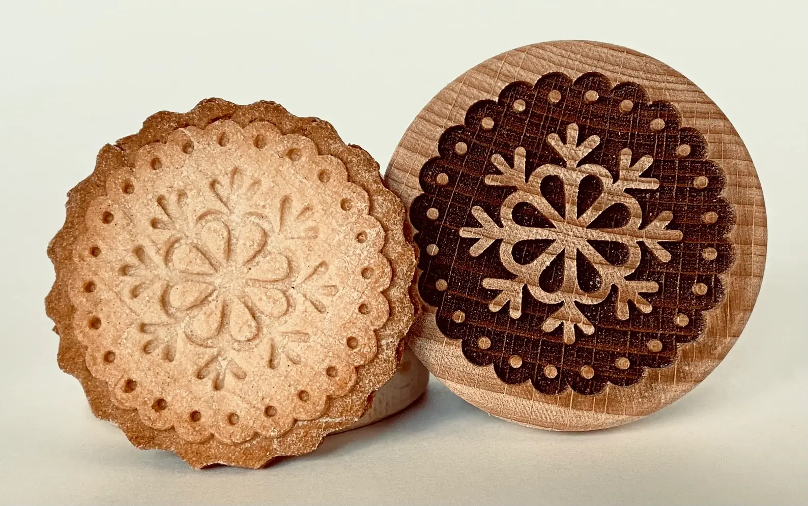 WSTP - 069 Wooden Snowflake Doily Cookie Stamp