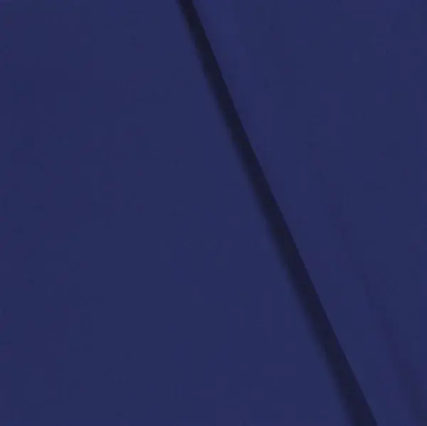 Abstrakter dunkelblauer Stoff mit subtilem diagonalem Schattenmuster, einfach gehalten.