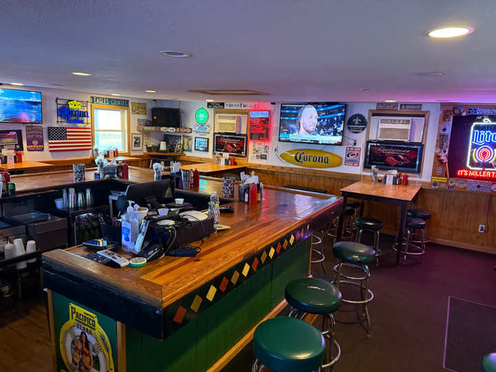 Bar and seating at Pop's Raw Bar in Buxton, NC