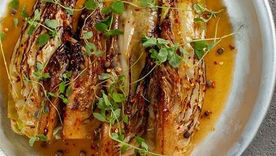 Le chou pointu en épices et petit bouillon gourmand