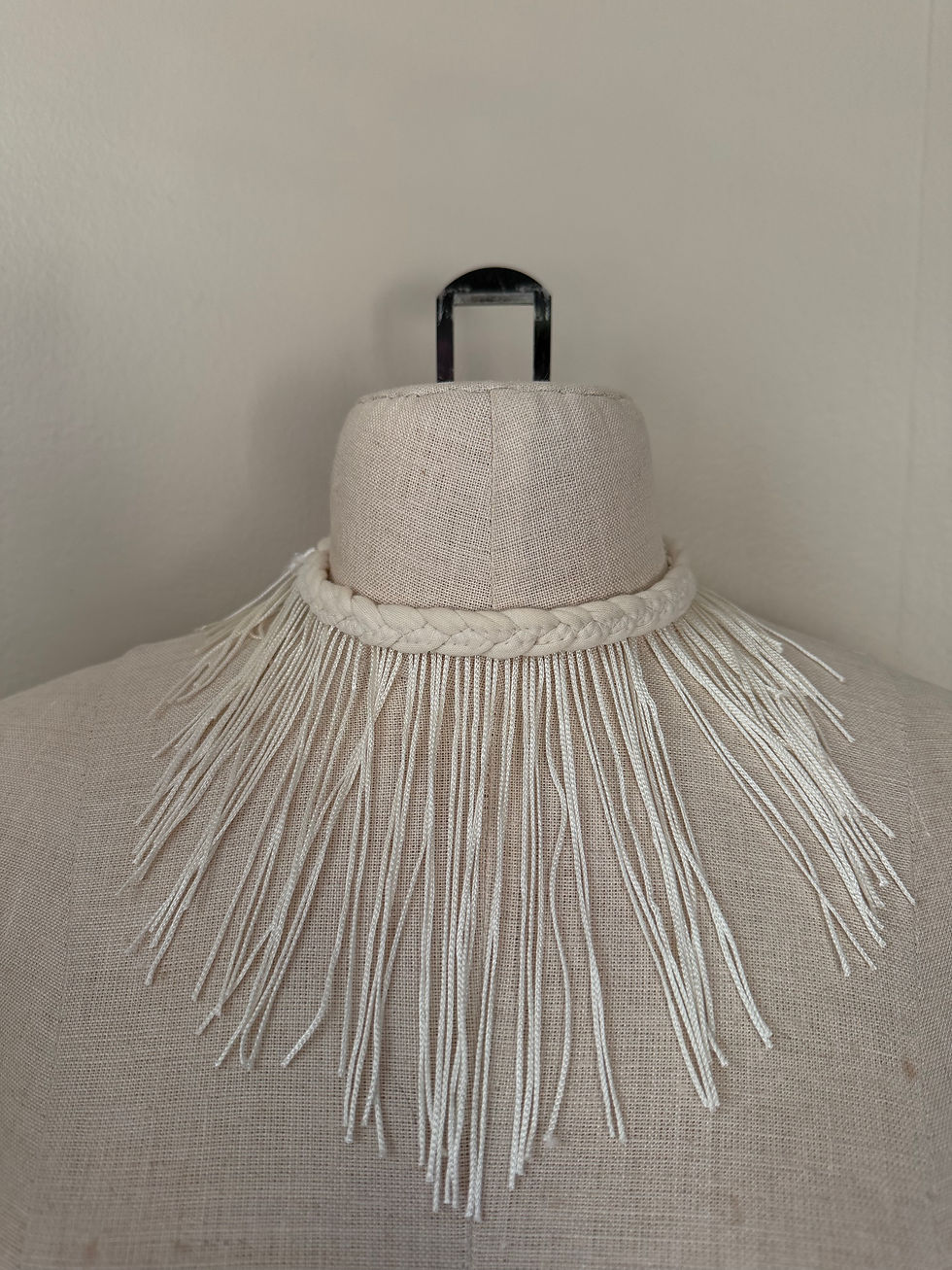 Thumbnail: fringe collar