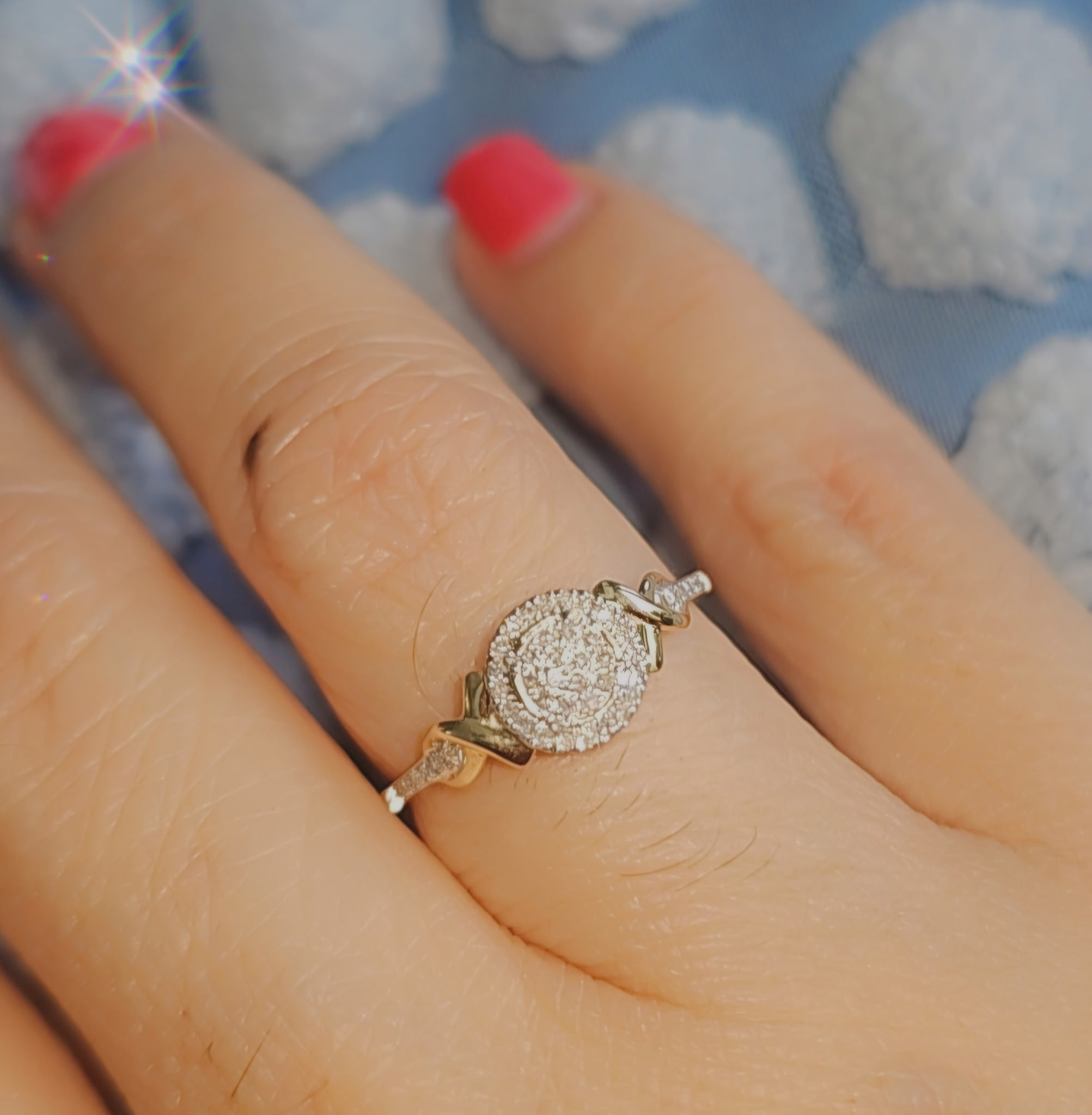 Pre Compromiso (Promise Ring) Abrazo Oro 10kt y .16ctw en Diamantes