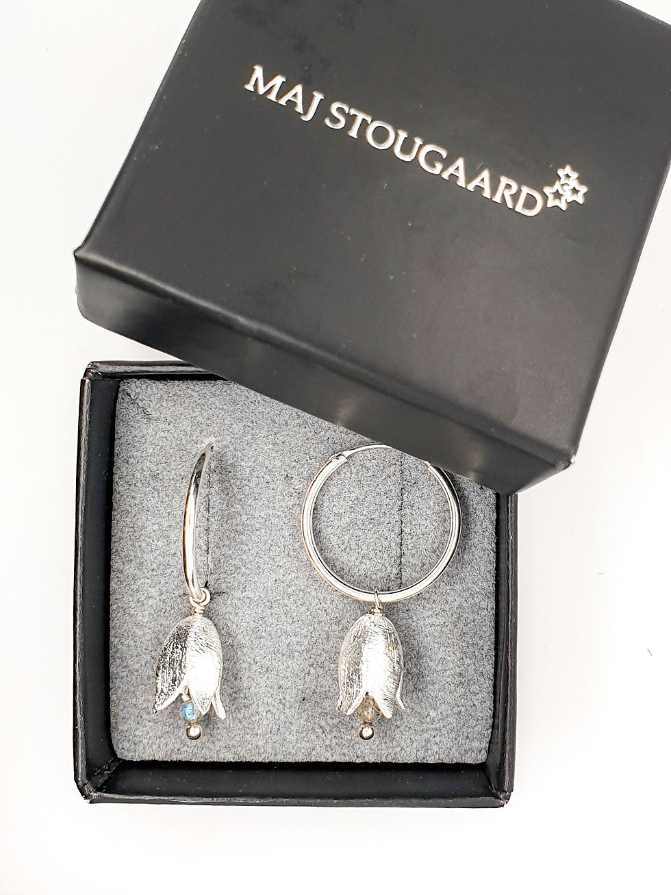 Miniaturbild: LILY - Elegante Lily of the Valley Creolen Silber