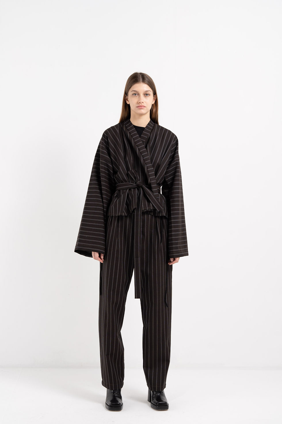 Miniature : PANTALON BLEU MARINE RAYÉ TAILLE HAUTE À PLIS