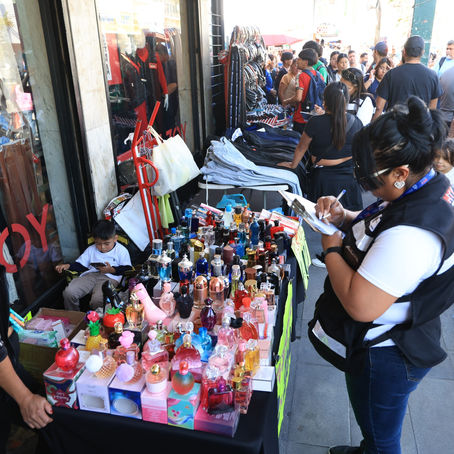 Decomisa Gobierno de Monterrey 61 puestos ambulantes ilegales en el primer cuadro
