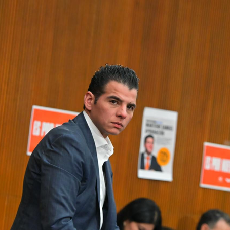 "Mike" Flores propone reformas para capacitar y proteger a maestros de Nuevo León
