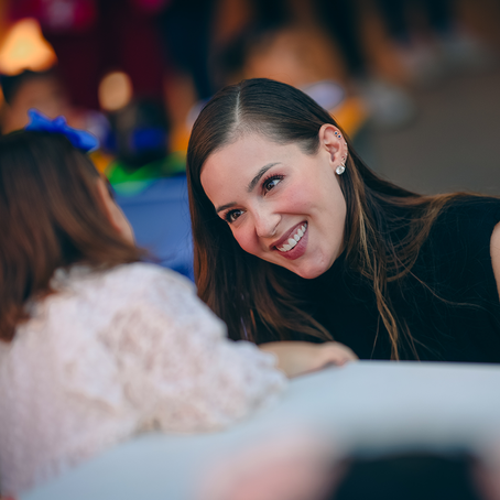 Celebra Mariana navidad con niñas, niños y adolescentes del Centro Monarcas