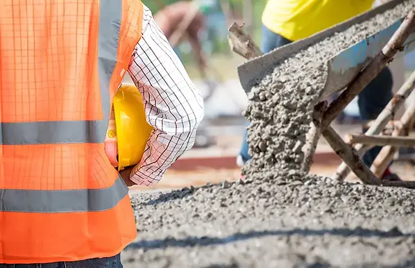 What-to-Ask-When-Hiring-a-Pro-Commercial-Concrete-Contractor-01.jpg.webp