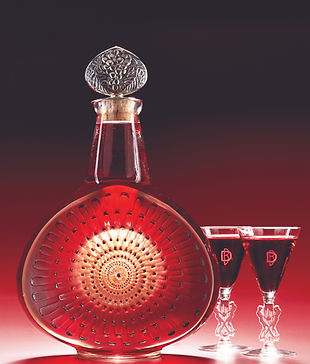 2._Wine_decanter_and_pair_of_âStrasbou