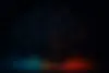 Abstrakte Grafik mit blauen und roten Punkten verbunden, Künstliche Intelligenz.