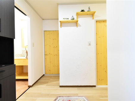 賃貸の玄関がとても明るい部屋に住みませんか?