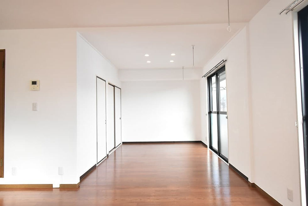 白を基調したシンプルな室内